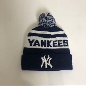 New York Yankees Winter Hat With Puff 